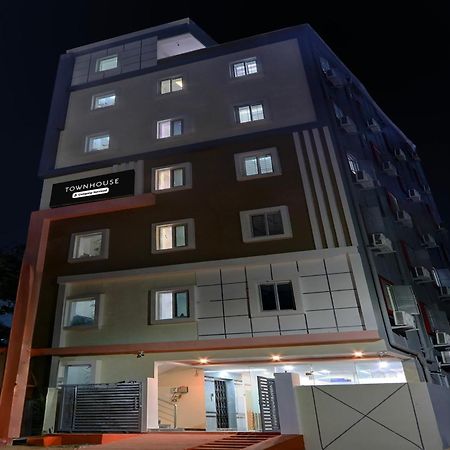 Super Townhouse Nanak Ram Guda Near Waverock Sez 海得拉巴 外观 照片