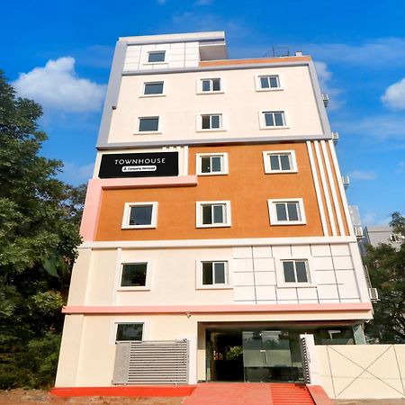 Super Townhouse Nanak Ram Guda Near Waverock Sez 海得拉巴 外观 照片