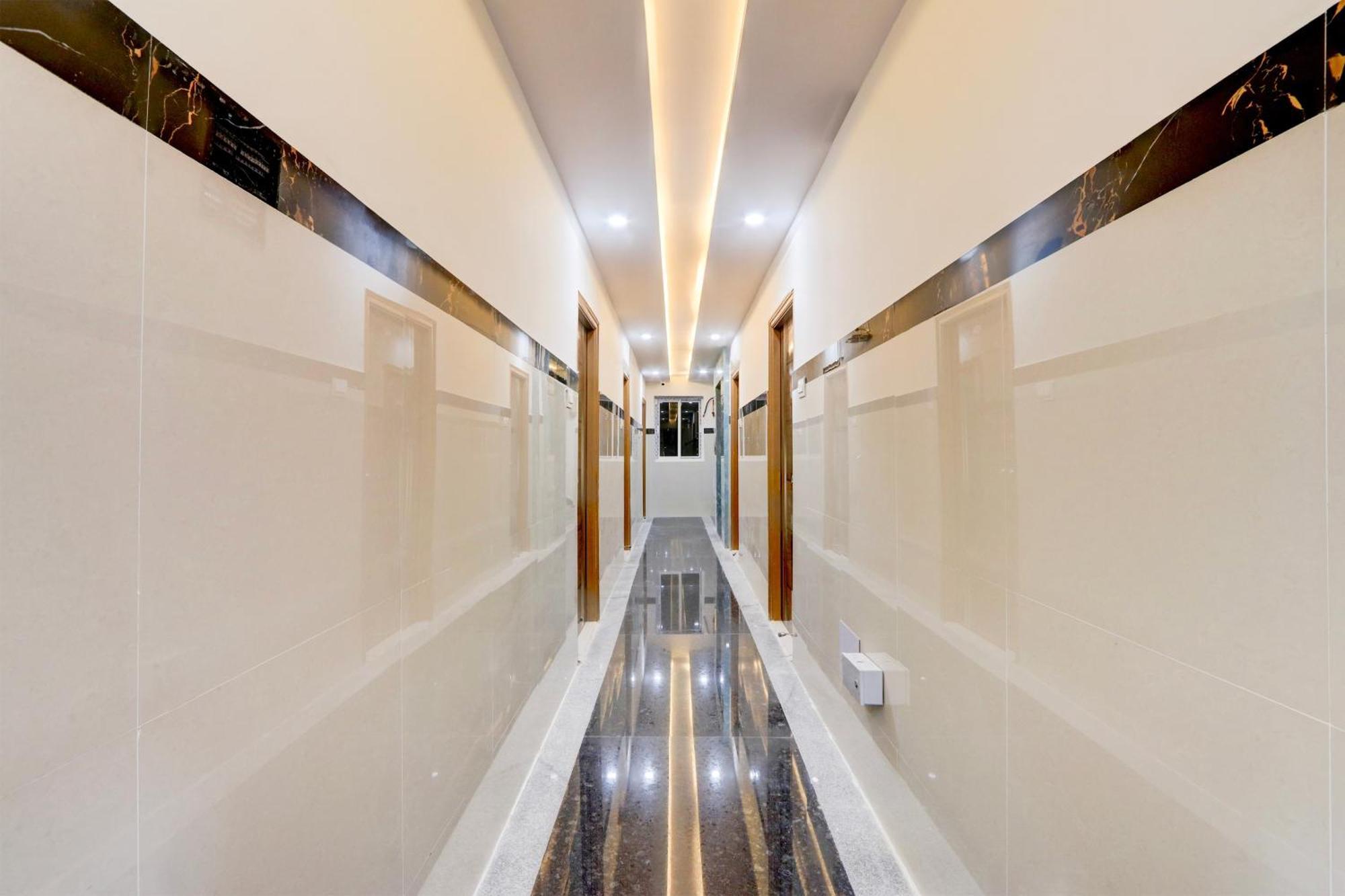 Super Townhouse Nanak Ram Guda Near Waverock Sez 海得拉巴 外观 照片