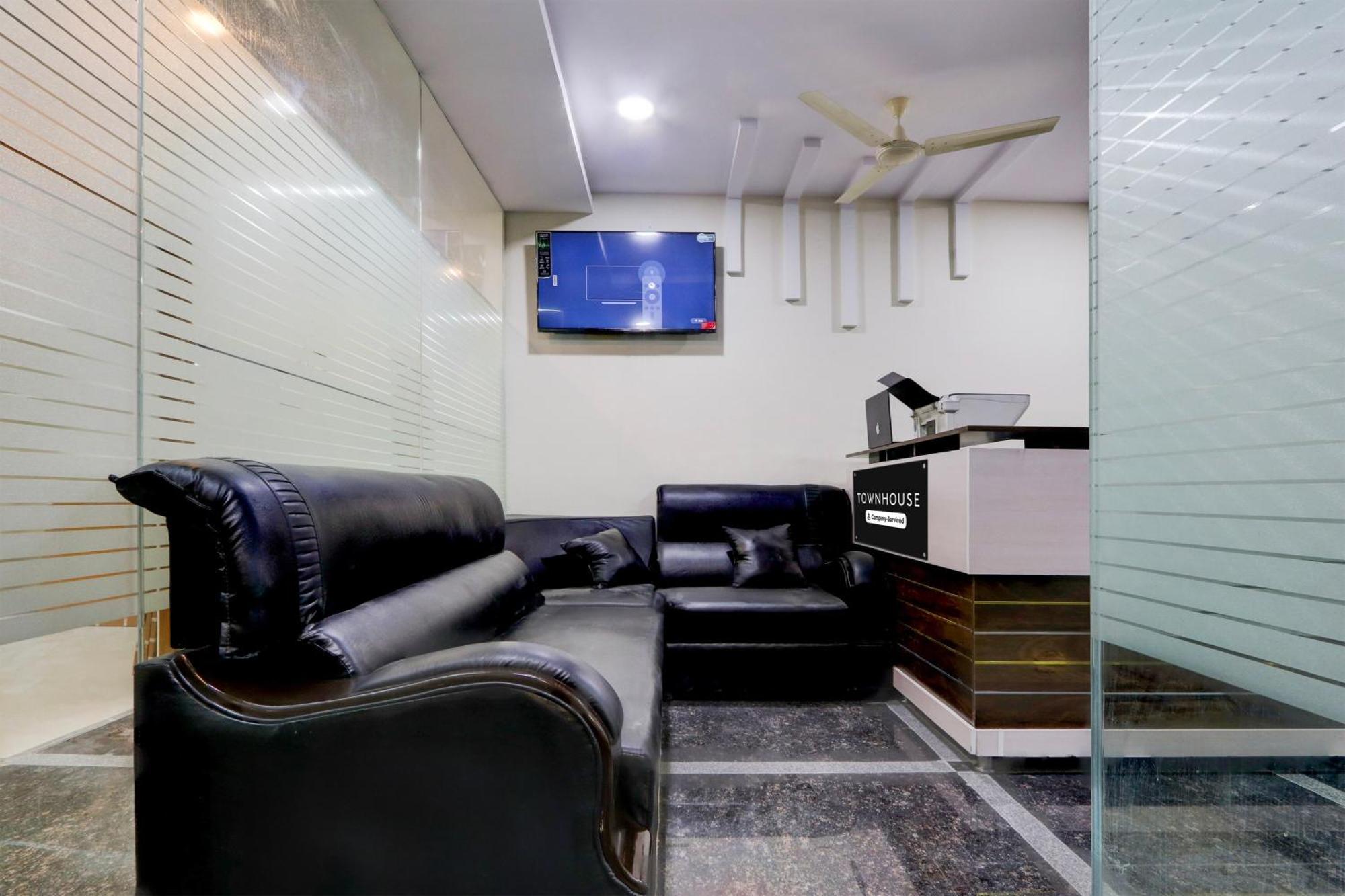 Super Townhouse Nanak Ram Guda Near Waverock Sez 海得拉巴 外观 照片