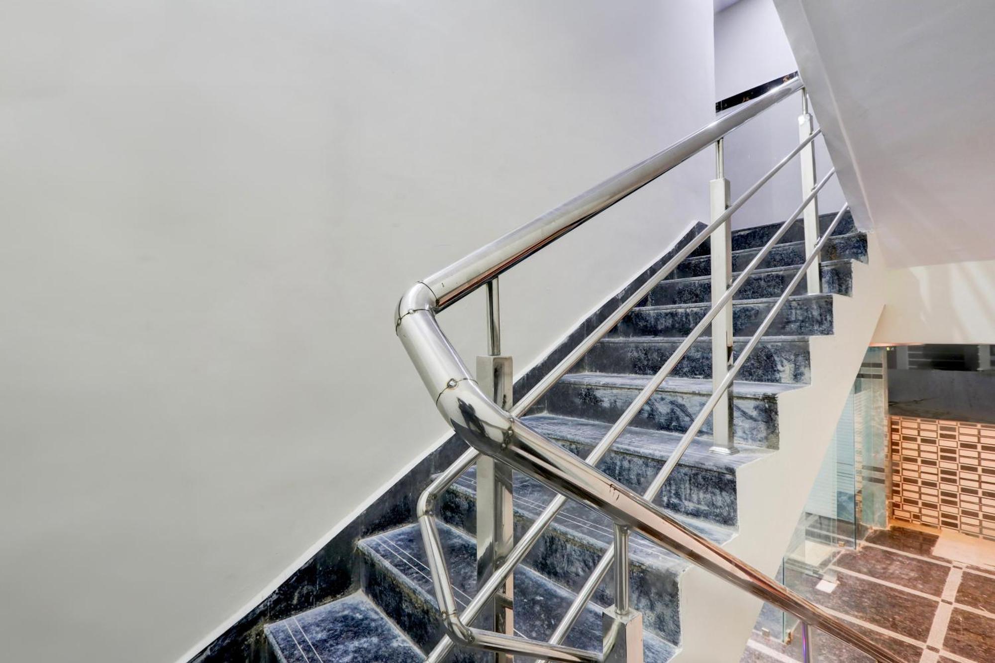 Super Townhouse Nanak Ram Guda Near Waverock Sez 海得拉巴 外观 照片
