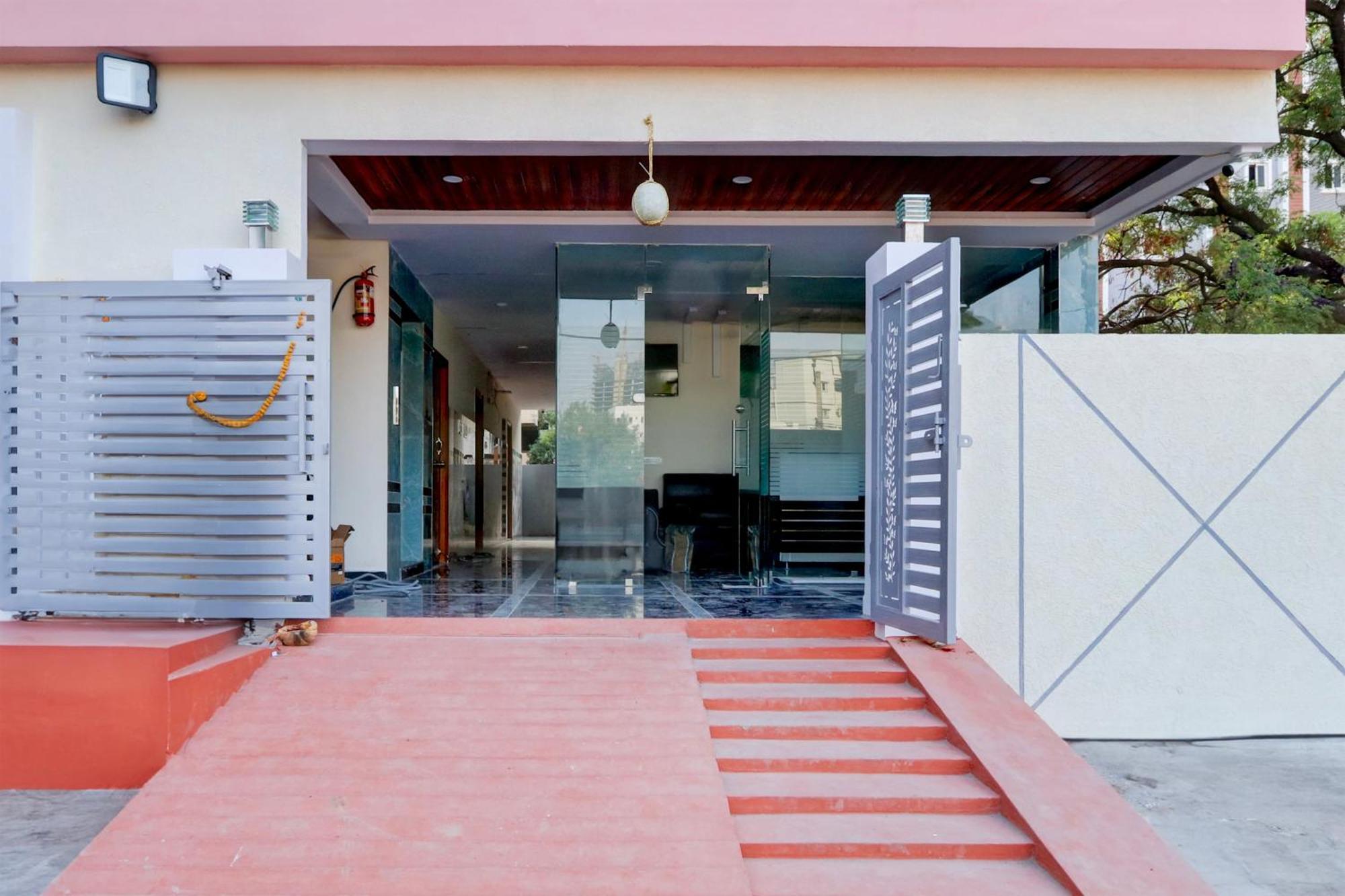 Super Townhouse Nanak Ram Guda Near Waverock Sez 海得拉巴 外观 照片