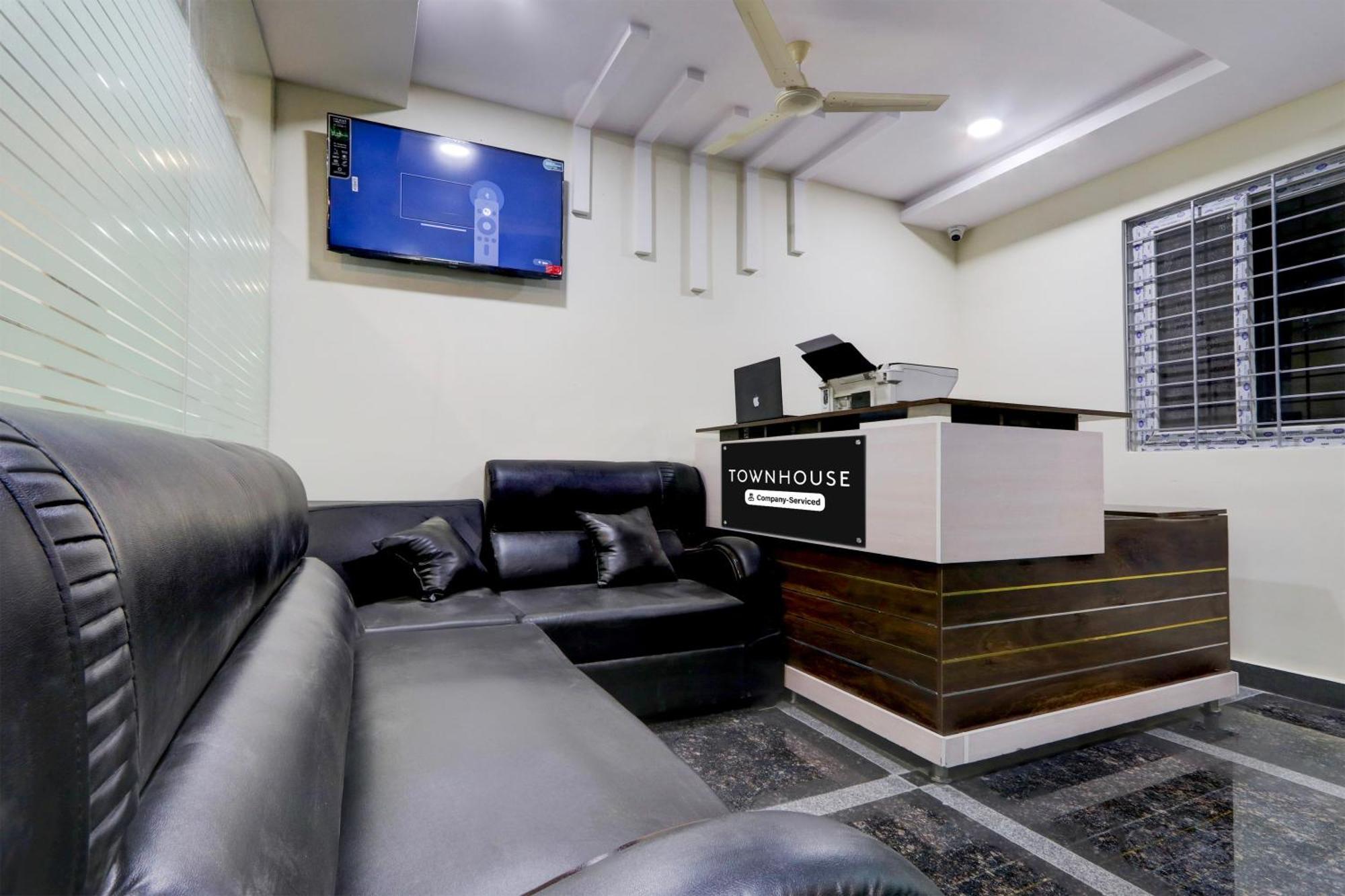 Super Townhouse Nanak Ram Guda Near Waverock Sez 海得拉巴 外观 照片