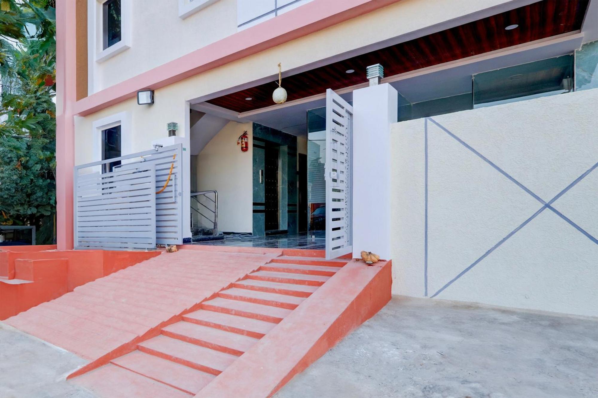 Super Townhouse Nanak Ram Guda Near Waverock Sez 海得拉巴 外观 照片