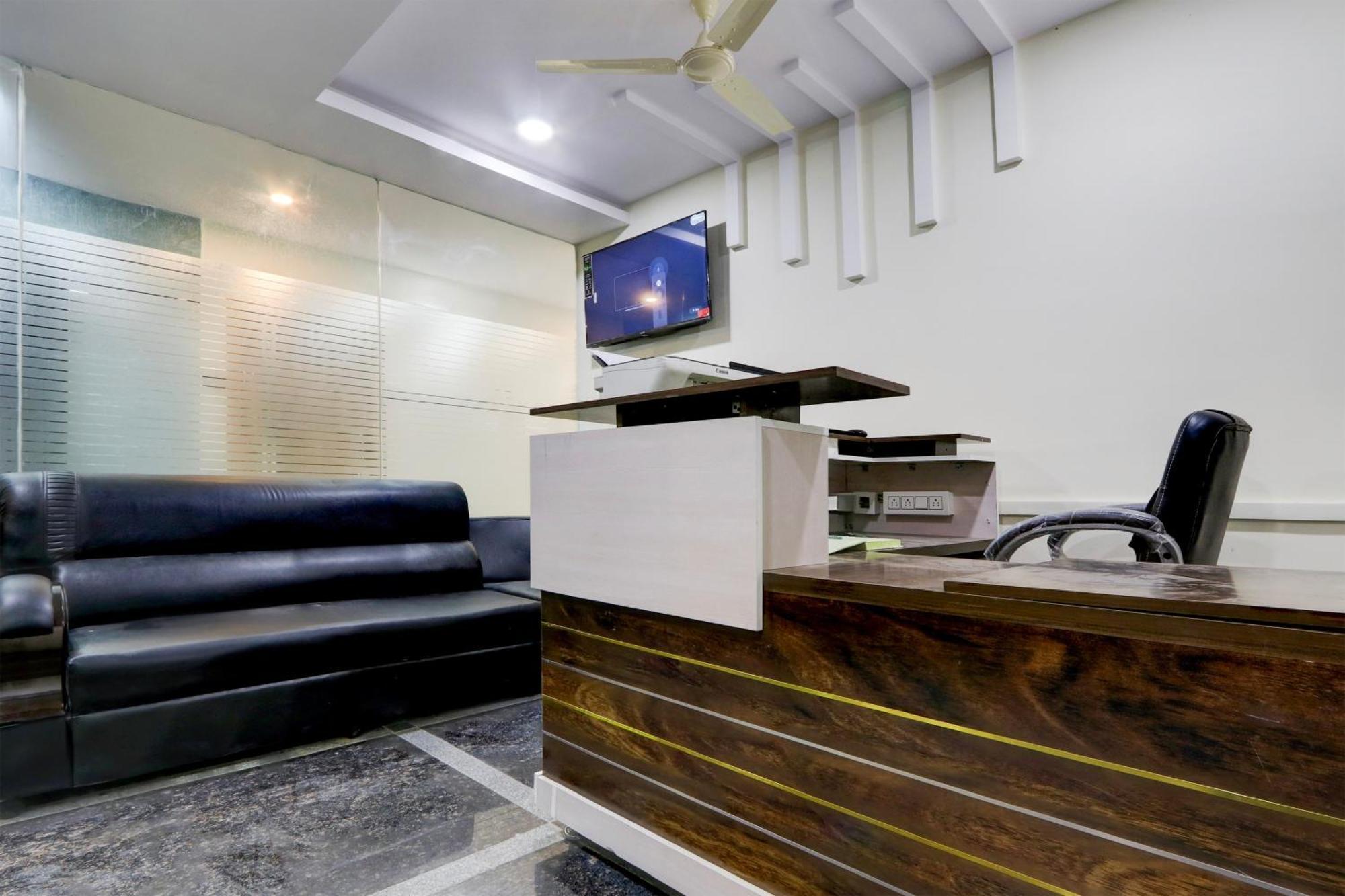 Super Townhouse Nanak Ram Guda Near Waverock Sez 海得拉巴 外观 照片